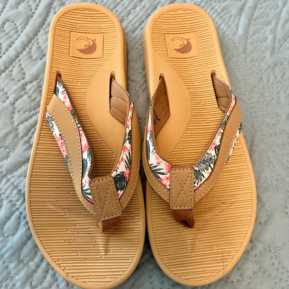 Nice Island Surf beachy flip flops